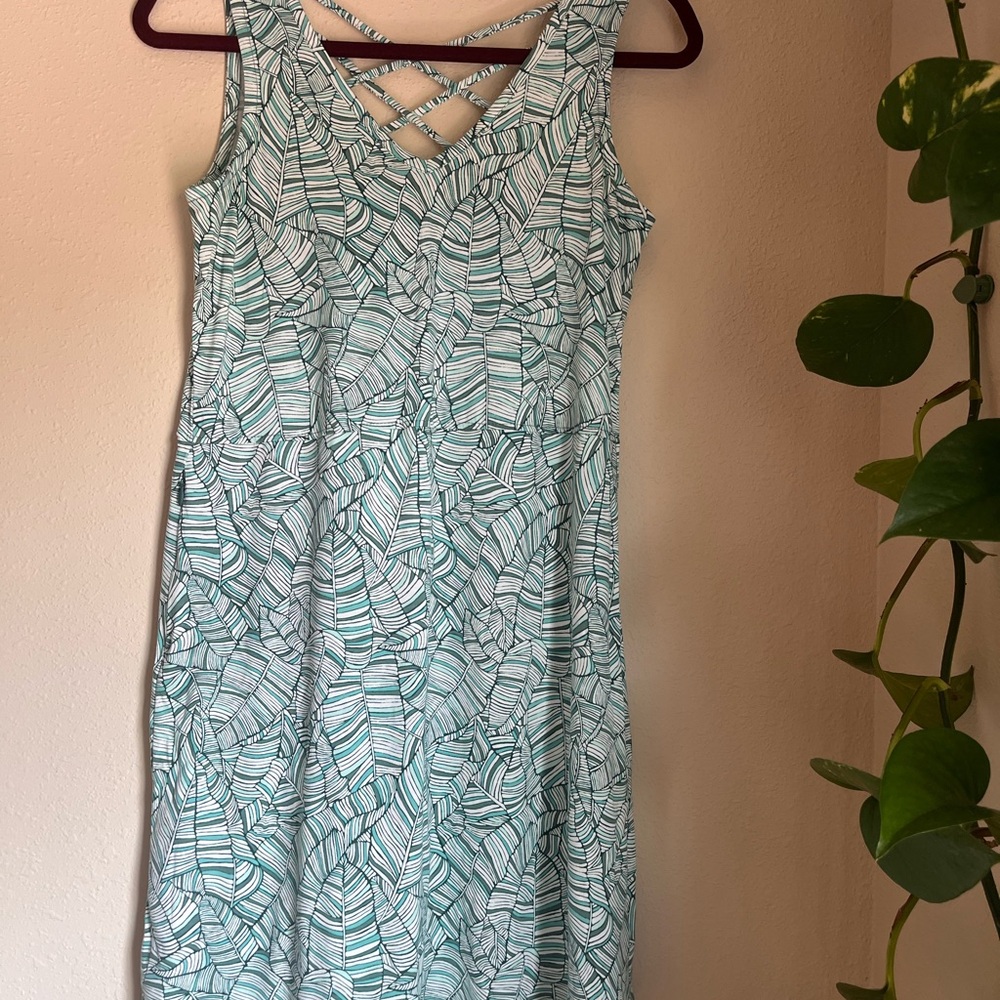 Title Nine :: Breeze Green Leaf Print :: Activewear Dress :: Small